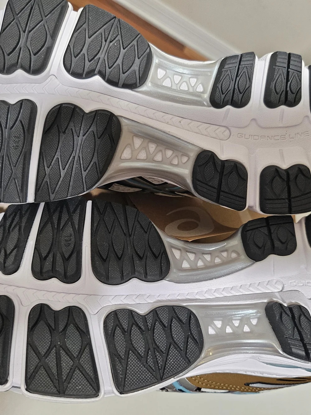 NWT ASICS x KITH Women's Sneakers in White Size Womens 7.5, 9/Mens 6, 7.5 - Picture 3 of 12